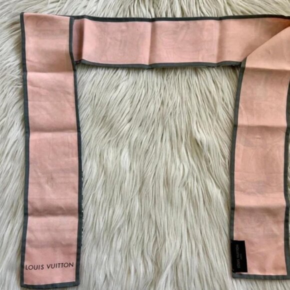 Louis Vuitton Rare & Limited Edition Pink and Gray Rose Poudre Trunks Silk Scarf - Picture 5 of 10